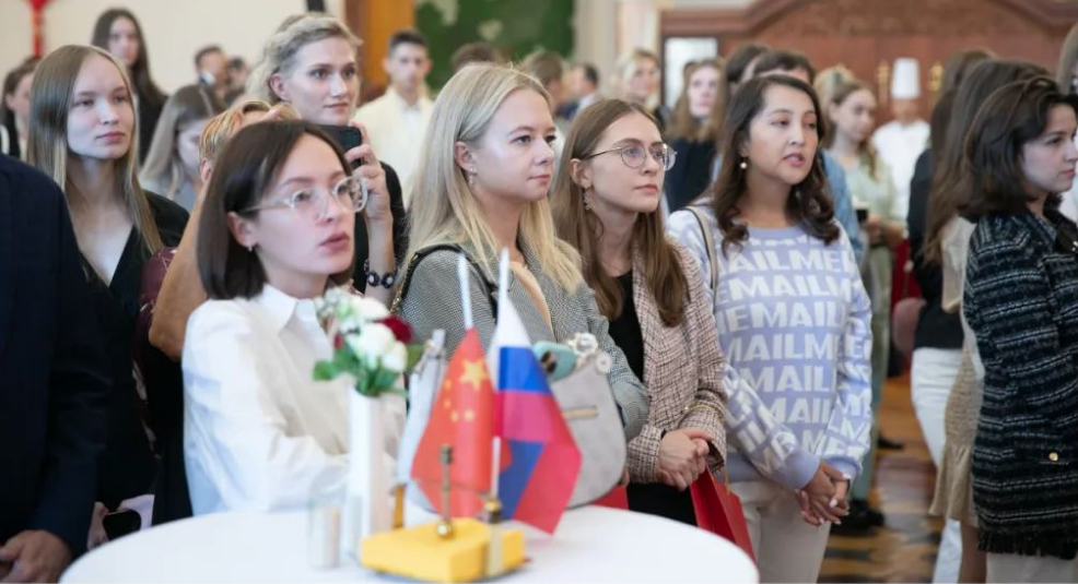 驻俄罗斯使馆举办2023年中国政府奖学金赴华留学生行前招待会