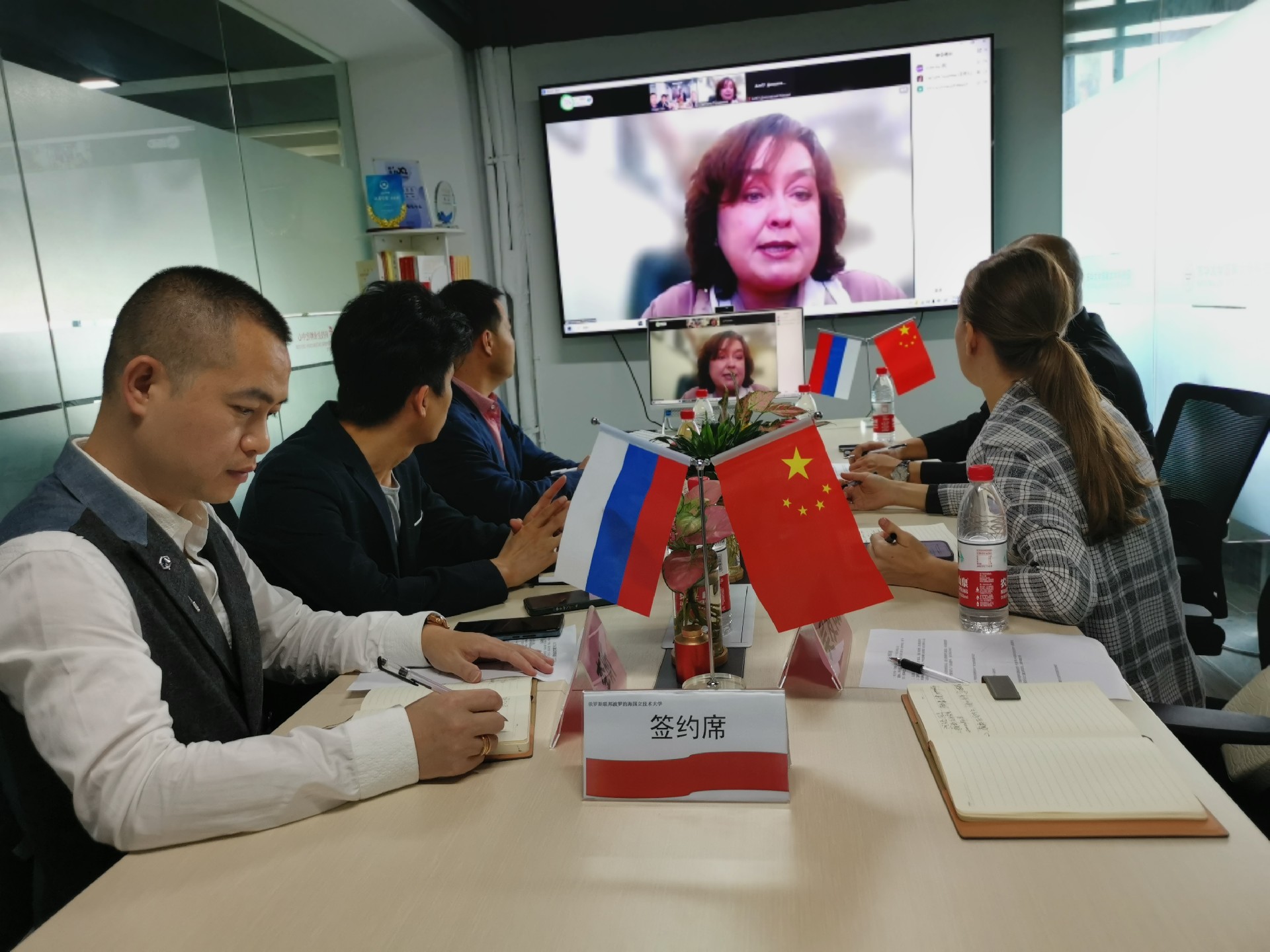 1697010328471199.jpg 4f9f2be5a8cb761db83e350c857596d.jpg