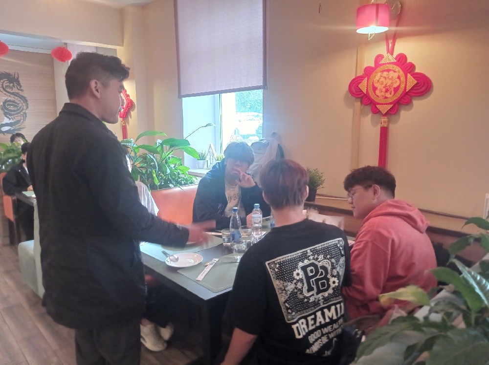 你们国外有服务人员吗？